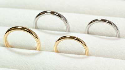 V字ラインの結婚指輪
