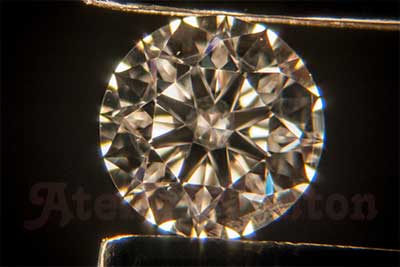 ダイヤモンドは、1つ1つが異なる天然の宝石