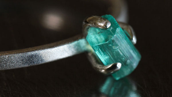 保障できる】 Emeraldエメラルド 宝石 jewelry 原石⑧ 緑柱石 置物